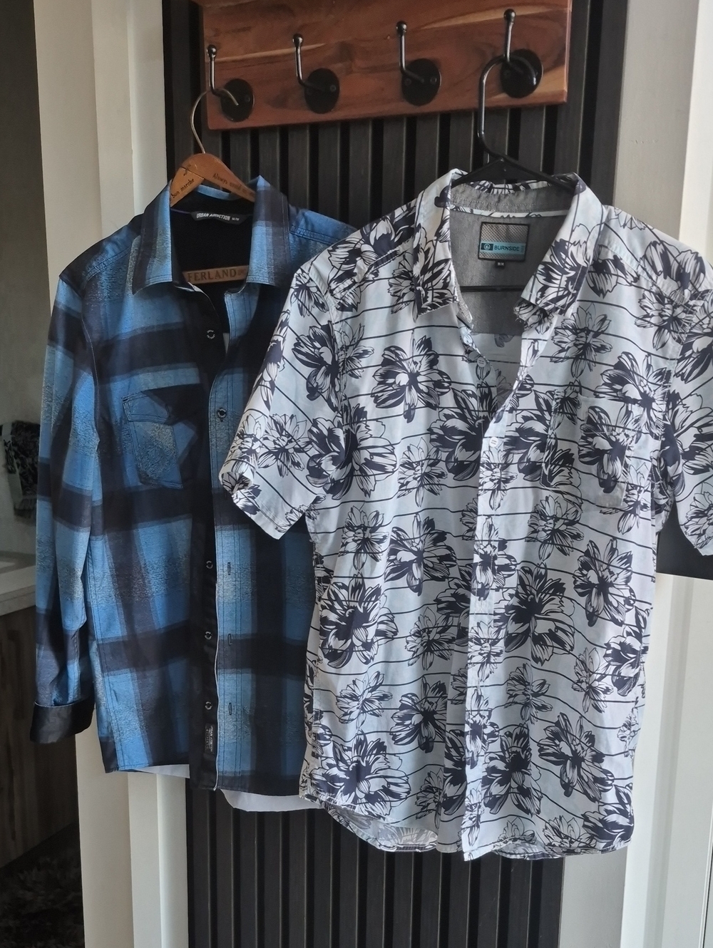 Casual Short-Sleeve Floral Button-Down Shirt in White and Black